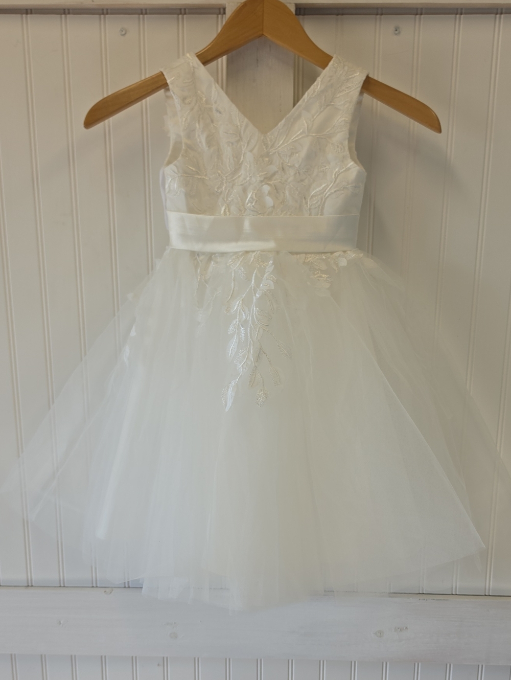 Girls NWT White Fashion Lace Tulle Sleeveless Satin Waistband Dress Size 4
